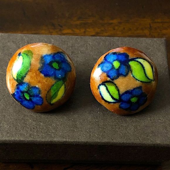 Vintage Handpainted Non Pierced Floral Clip-On Earrings - Picture 1 of 5